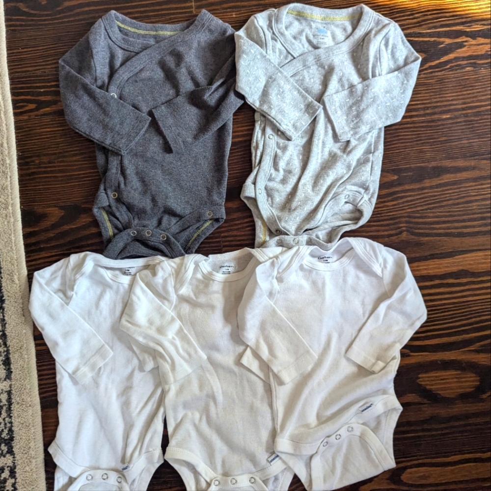 Baby Bodysuits 3-6 Months in Soft Gray and White